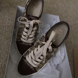 Micheal kors sneakers size 6